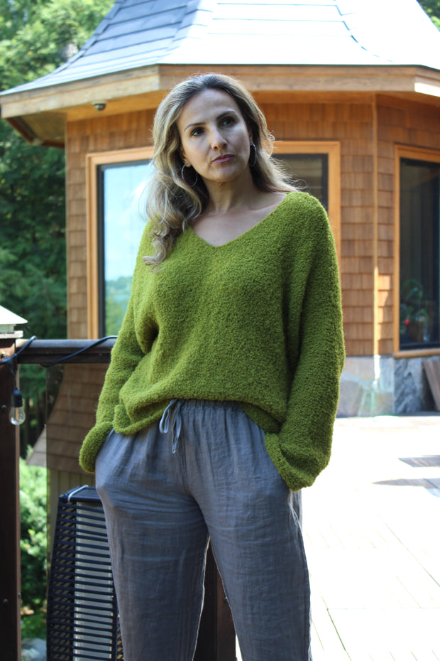 Alpaca wool hand knit sweater pullover.